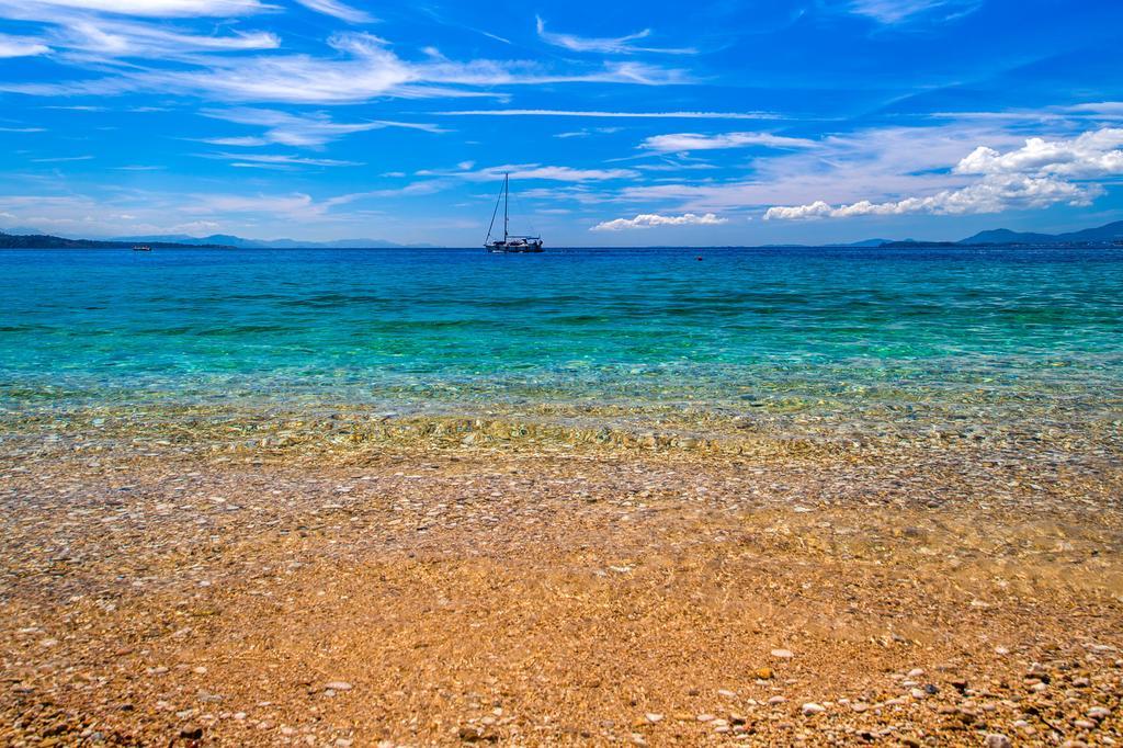 Krouzeri Beach Apartments Nisaki  Rum bild