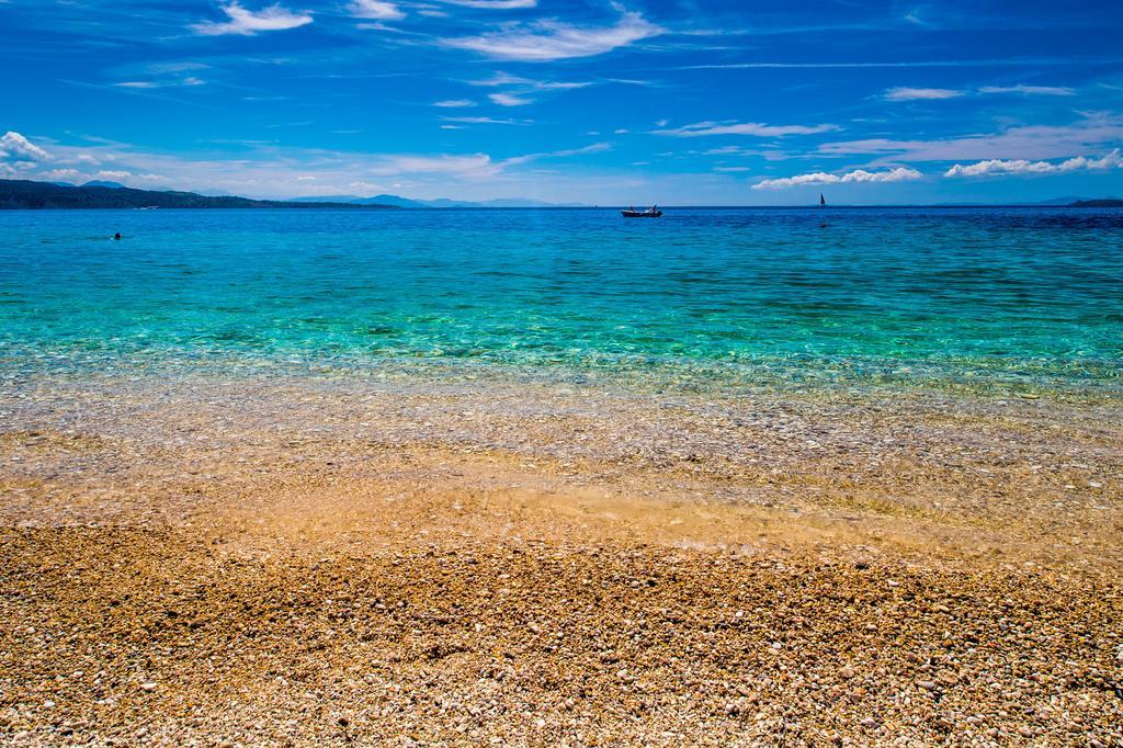Krouzeri Beach Apartments Nisaki  Rum bild