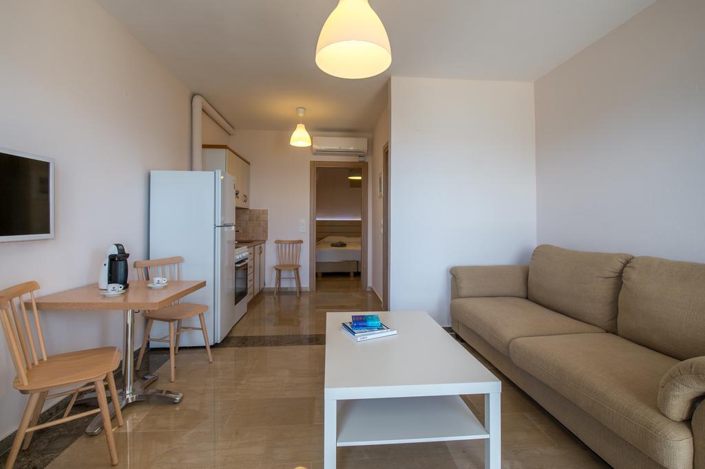 Krouzeri Beach Apartments Nisaki  Rum bild