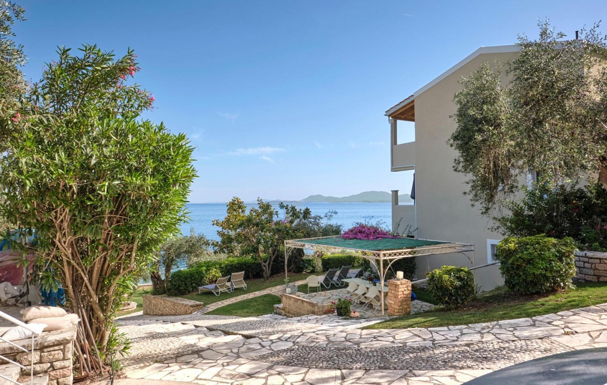 Krouzeri Beach Apartments Nisaki  Exteriör bild